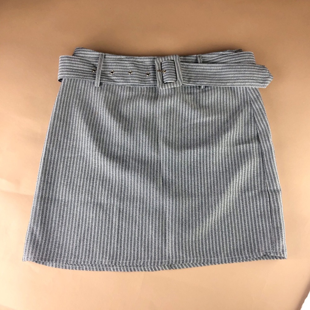 Pinstriped midi/mini skirt 💙